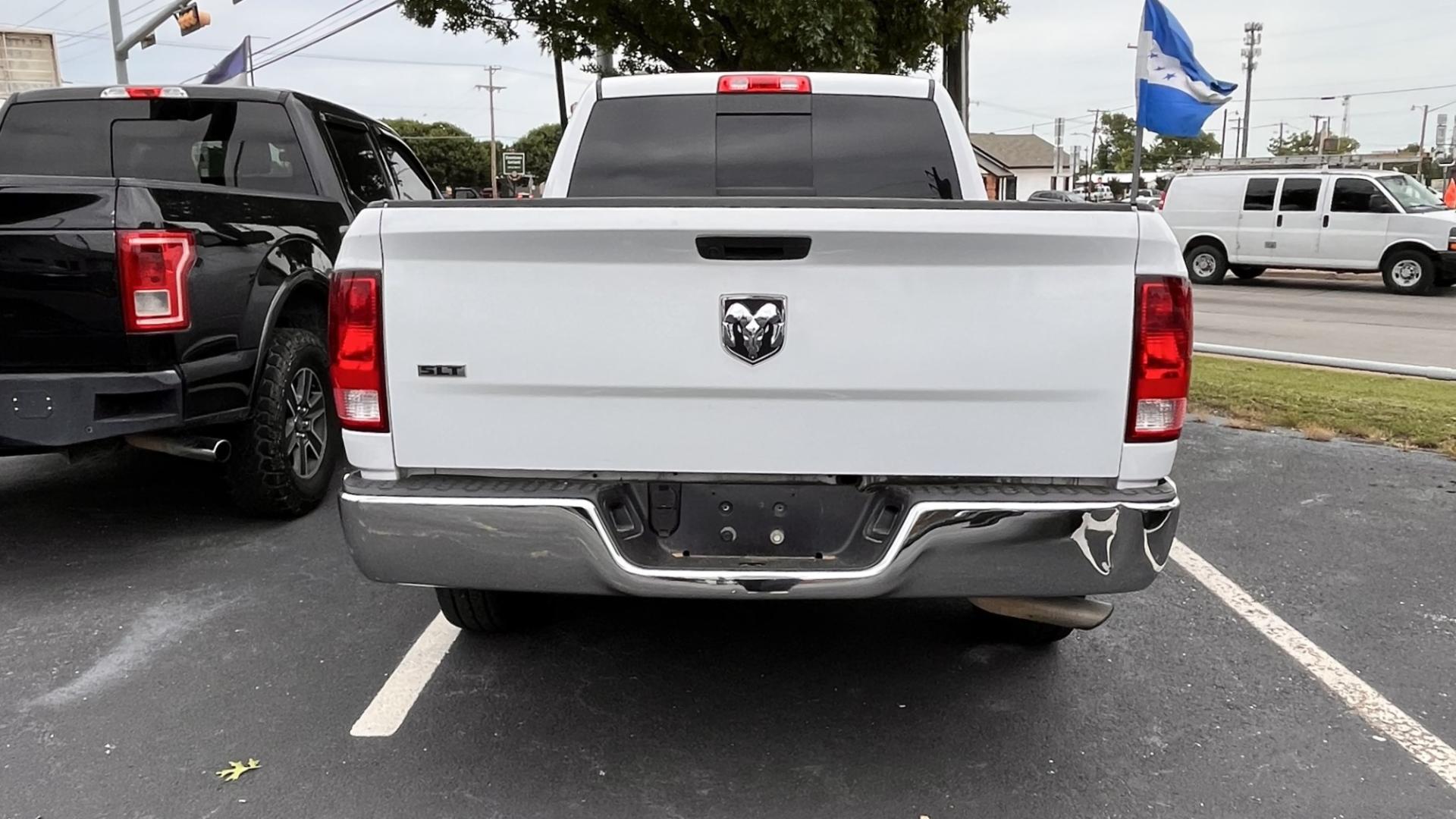 2019 white RAM 1500 SLT Crew Cab LWB 2WD (1C6RR6TT2KS) with an 5.7L V8 OHV 16V engine, 8A transmission, located at 945 E. Jefferson Blvd, Dallas, TX, 75203, (214) 943-7777, 32.752514, -96.811630 - Photo#3